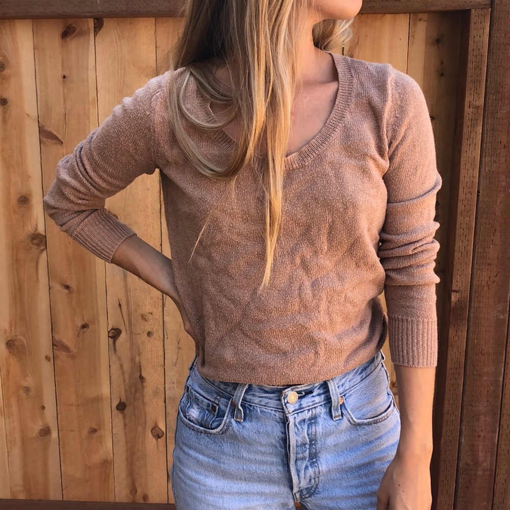 Scoop neck tan sweater. Size: Xs. Brand: Old Navy
